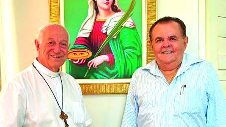 Dom Mariano Manzana, ex-bispo da Diocese de Mossoró, com Elviro Rebouças, vice-presidente da Associação Comercial e Industrial de Mossoró (Acim) - Foto: Reprodução