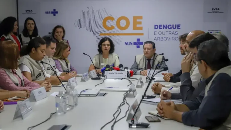 Ministério da Saúde estuda ampliar oferta da vacina contra dengue - Foto: Antônio Cruz/Agência Brasil