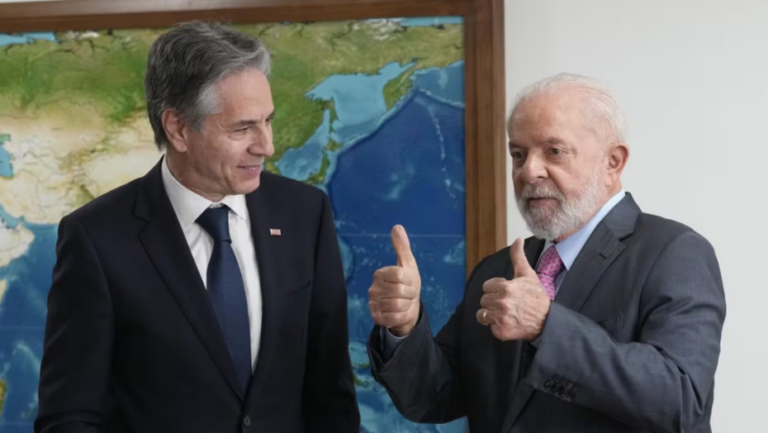 Presidente Lula com o secretario americano Antony Blinken no Palácio do Planalto / Foto: AP / AP