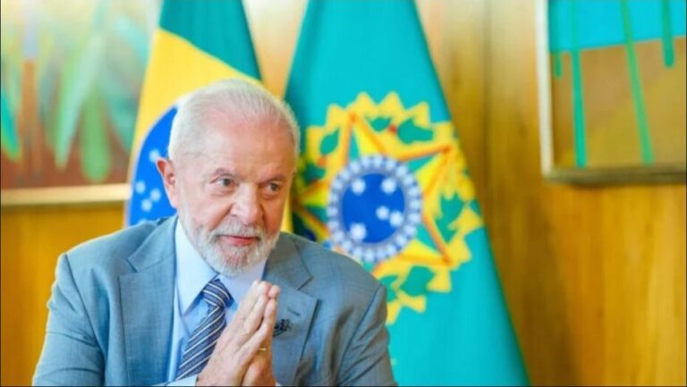 Lula chama Bolsonaro de 