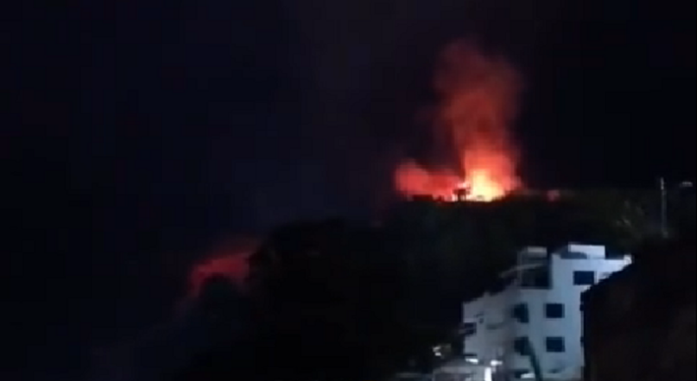 Morro do Careca durante incêndio / Foto: reprodução