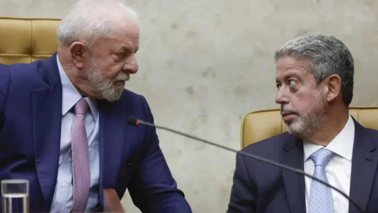 Presidente Lula e Arthur LIra durante posse do ministro do STF Cristiano Zanin Metrópoles 2
