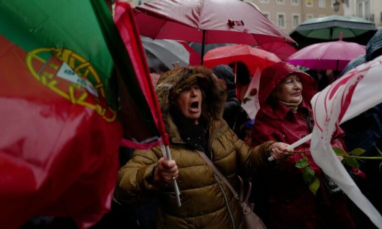 Apoiadores do Partido Socialista (PS) em comício no último dia de campanha antes das eleições antecipadas em Lisboa, Portugal
08/03/2024
REUTERS/Pedro Nunes