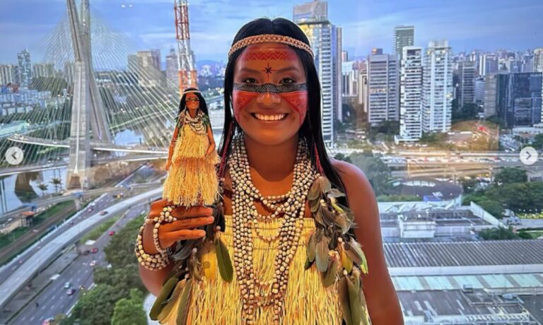 Brasília (DF) 07/03/2024 - Barbie de indígena brasileira - A Barbie indígena brasileira usa roupas tradicionais, adereços e tem pinturas pelo corpo. Ela foi inspirada em Maira Gomez
Foto: cunhaporanga_oficial/Instagram