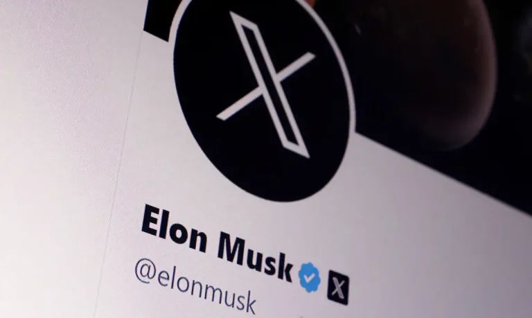 Imagem da conta no Twitter de Elon Musk com nova logo
24/07/2023. REUTERS/Dado Ruvic