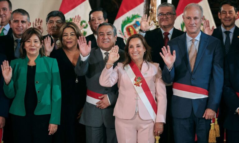 Presidente do Peru Dina Boluarte com ministros
1/4/2024   REUTERS/Sebastian Castaneda