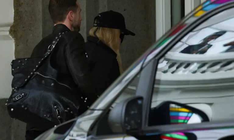 A artista Madonna chega ao Copacabana Palace Hotel antes de seu show no Rio de Janeiro, Brasil, 29 de abril de 2024. REUTERS/Ricardo Moraes