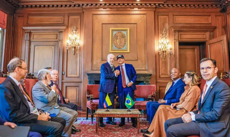 17.04.2024 - Presidente da República, Luiz Inácio Lula da Silva, durante reunião restrita com o Presidente da República da Colômbia, Gustavo Petro, na Casa de Nariño – Bogotá, Colômbia.  Foto: Ricardo Stuckert / PR