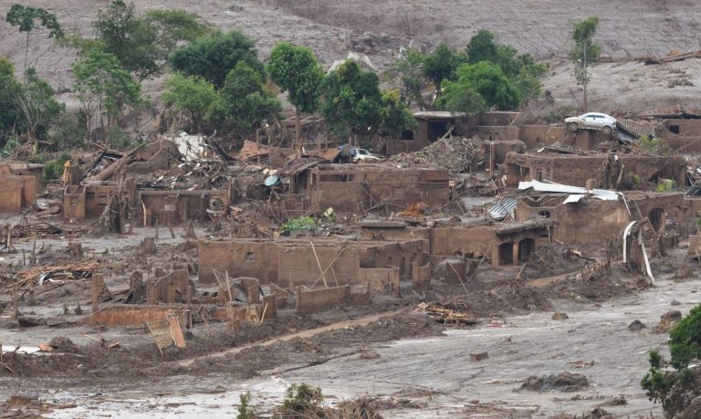 Mariana (MG) - Distrito de Bento Rodrigues, em Mariana (MG), atingido pelo rompimento de duas barragens de rejeitos da mineradora Samarco (Antonio Cruz/Agência Brasil)