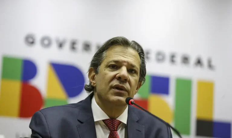 Brasília (DF), 28/12/2023 - O ministro da Fazenda, Fernando Haddad, concede entrevista coletiva à imprensa, em Brasília. Foto: Marcelo Camargo/Agência Brasil