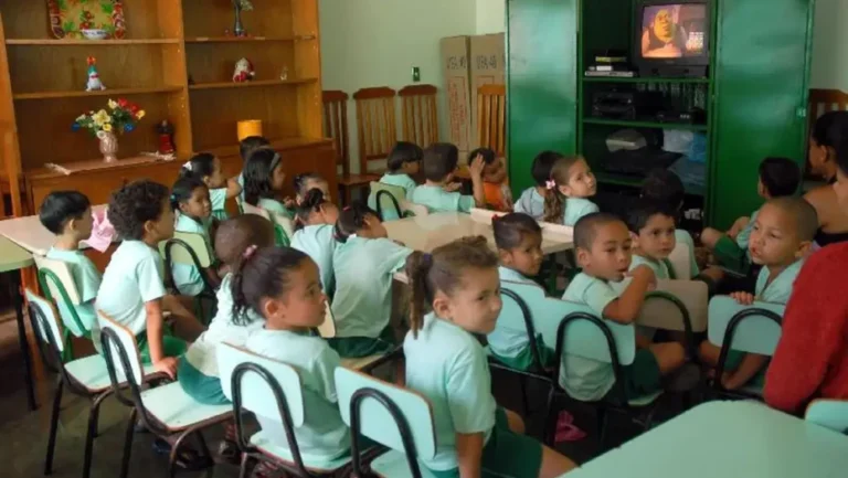 Crianças em sala de aula / Foto: Agência Brasil