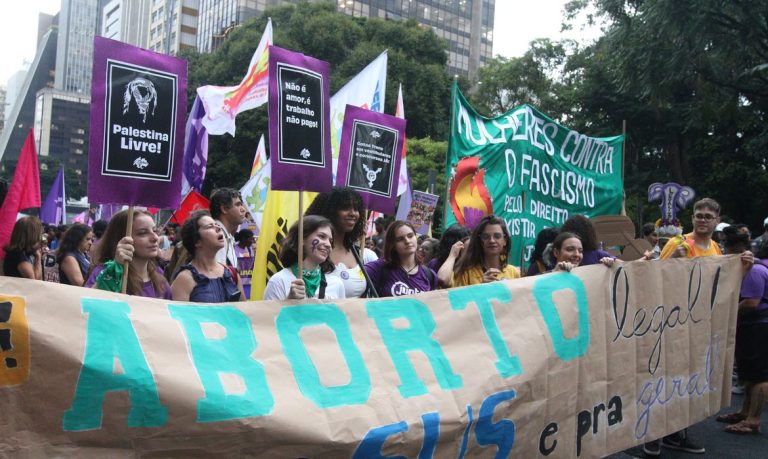 São Paulo (SP), 08/03/2024 - Ato pela vida das mulheres e legalização do aborto, em celebração ao dia 8 de Março, na Avenida Paulista. Foto: Rovena Rosa/Agência Brasil