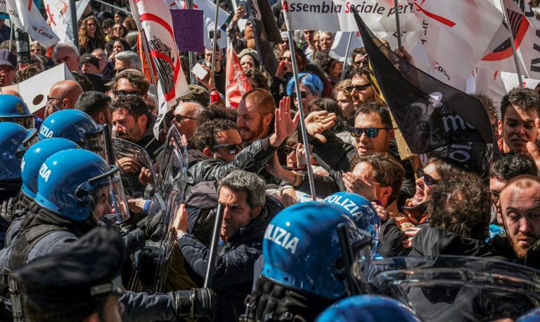 Moradores de Veneza protestam após cidade começar a cobrar entrada de turistas Venice, Italy, April 25, 2024. REUTERS/Manuel Silvestri