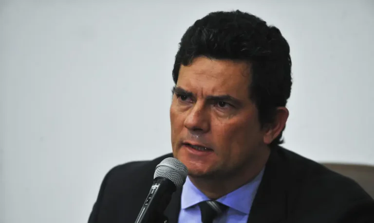 O ministro da Justiça e Segurança Pública, Sergio Moro, fala à  imprensa