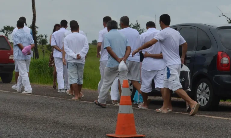 Detentos deixam o Complexo Penitenciário da Papuda, para passar o Natal com familiares