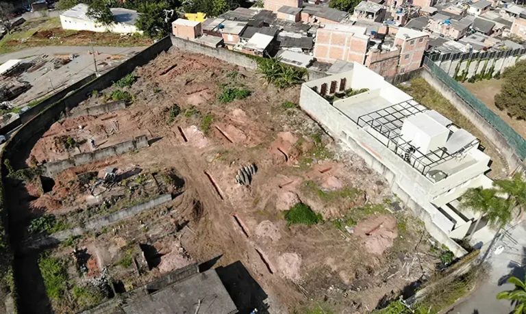 Vista aérea de terreno do sítio Morumbi, jardim Panorama, São Paulo, onde foram realizadas pesquisas em 2022. Foto: Letícia Correa/ Zanettini Arqueologia