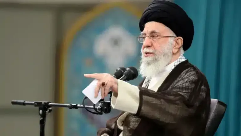 Líder supremo do Irã Ali Khamenei em Teerã / Foto: Divulgaçãovia REUTERS