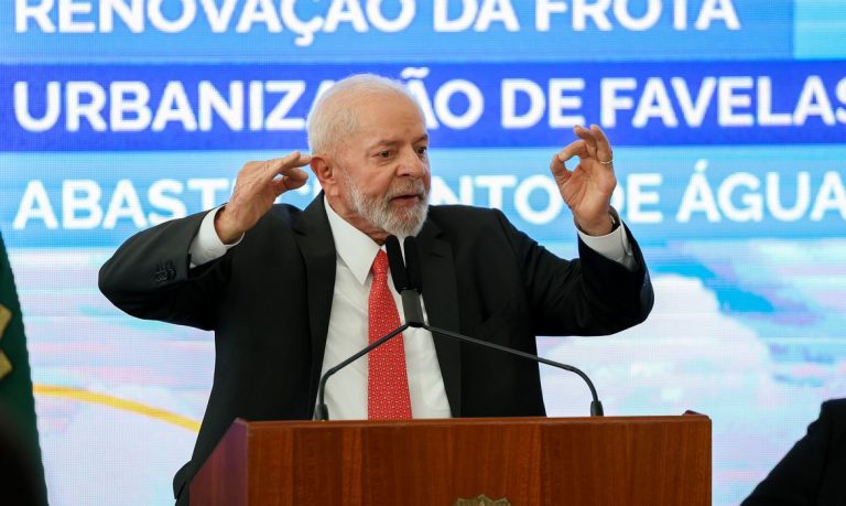 08/05/2024 – O presidente Luiz Inácio Lula da Silva, durante cerimônia de divulgação dos resultados do Novo PAC Seleções Cidades, no Palácio do Planalto.   Foto: Jose Cruz/Agência Brasil