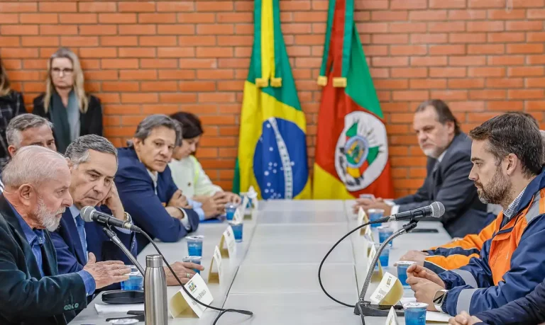 São Leopoldo (RS), 15.05.2024 - Presidente da República, Luiz Inácio Lula da Silva, reúne-se com o Governador do Rio Grande do Sul, Eduardo Leite, e anuncia novas medidas de assistência ao Rio Grande do Sul. Foto: Ricardo Stuckert/PR