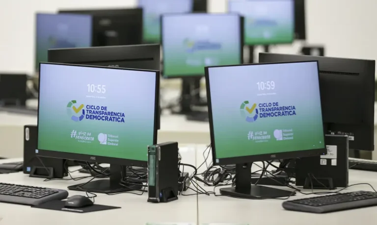 Brasília (DF), 04/10/2023 - Sala de inspeção do código-fonte das urnas eletrônicas, no Tribunal Superior Eleitoral (TSE). Foto: Marcelo Camargo/Agência Brasil