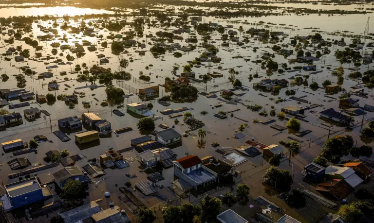 Enchente em Canoas, no Rio Grande do Sul
6/5/2024    REUTERS/Amanda Perobelli