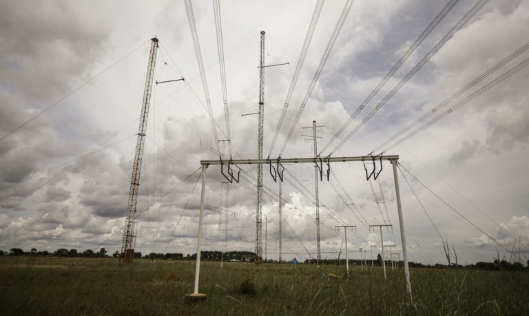 Brasília (DF) 29/02/2024 – O Parque do Rodeador, que é o complexo de transmissão em ondas curtas da Rádio Nacional da Amazônia, celebra 50 anos em março deste ano. Para marcar a data, a Sociedade Brasileira de Estudos Interdisciplinares da Comunicação (Intercom) e a Empresa Brasil de Comunicação (EBC) vão promover duas lives para contar um pouco da história de um dos maiores parques transmissores de rádio da América Latina, em ondas médias e curtas.
Foto: Joédson Alves/Agência Brasil