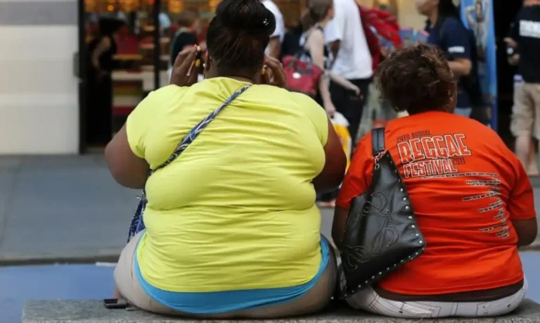 Estudo relaciona câncer de mama com obesidade.