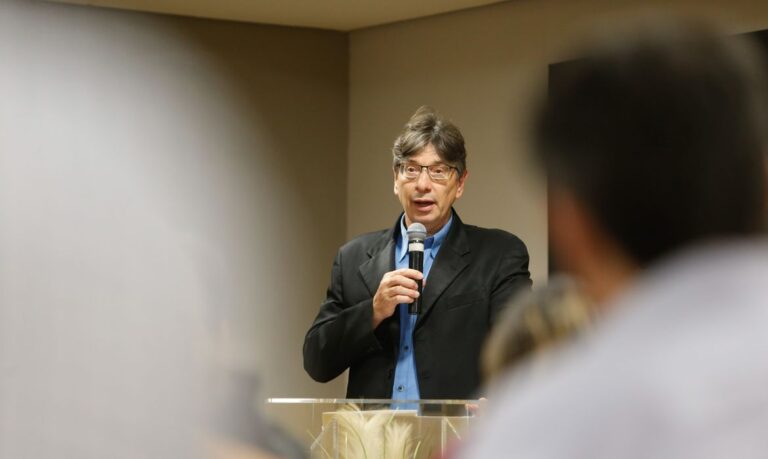 São Paulo SP 28/09/2023 Presidente do Instituto Brasileiro de Estatística (IBGE), Marcio Pochmann, participa do Seminário sobre reforma tributária discute desigualdade e justiça fiscal.  Foto: Paulo Pinto/Agência Brasil