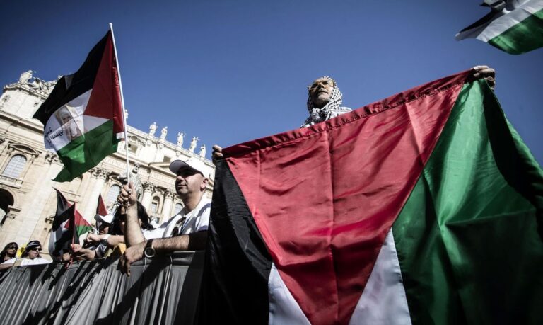 Papa Francisco canoniza duas palestinas em missa celebrada diante de milhares de fieis e com a presença do presidente da Autoridade Palestina Mahmoud Abbas