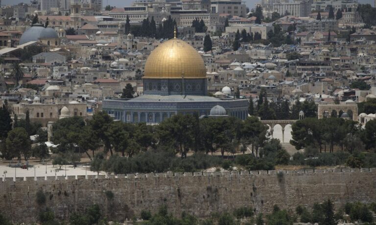 Vista aérea da Esplanada das Mesquitas, em Jerusalém. O local, que abriga o Muro das Lamentações e a Mesquita de Al Aqsa é sagrado para muçulmanos, judeus e cristãos.