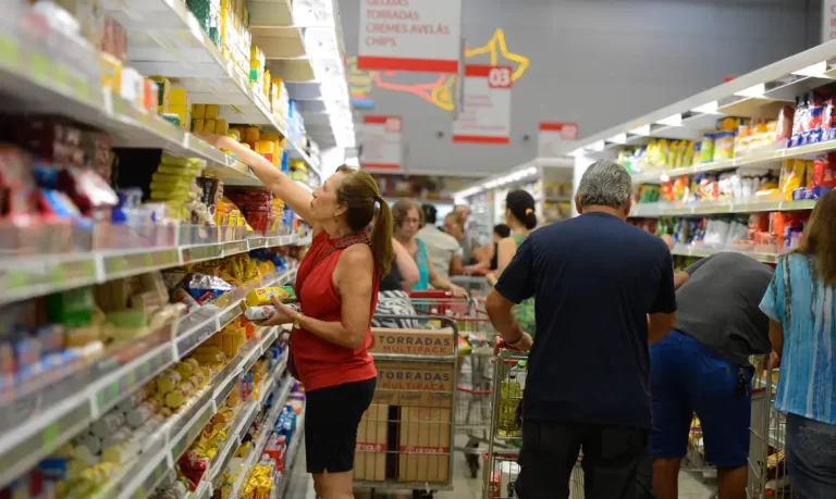 Supermercados reforçam segurança na Grande Vitória.
Foto: Tânia Rêgo/Agência Brasil/Arquivo