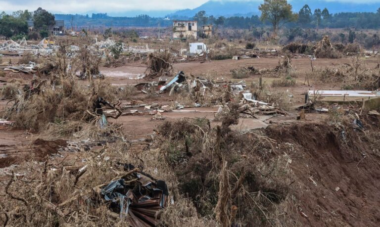 Lajeado (RS), 19/05/2024 – CHUVAS RS- Destruição -  O rio Taquari subiu 24 metros nos últimos dias causando destruição na Cidades de Lajeado. Foto: Rafa Neddermeyer/Agência Brasil