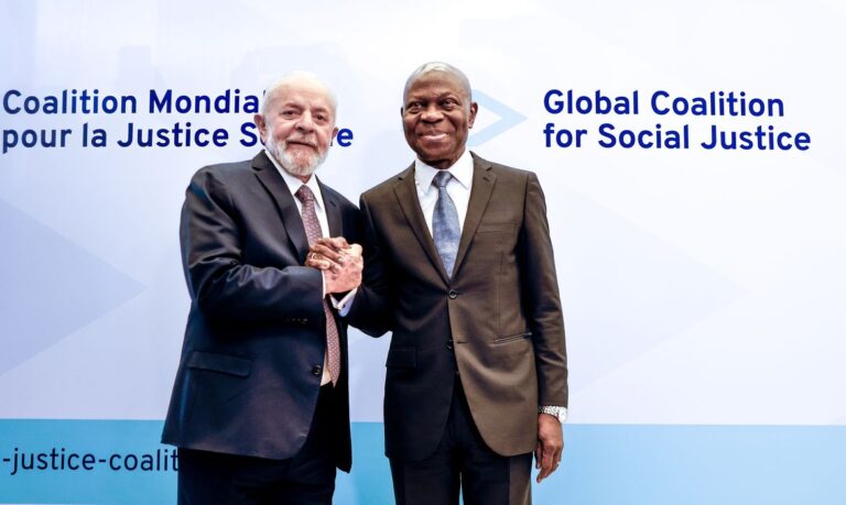 13.06.2024. Genebra, Suíça. - Presidente da República, Luiz Inácio Lula da Silva com  e Diretor-Geral da Organização Internacional do Trabalho, Gilbert Houngbo, durante Sessão de Encerramento do Fórum Inaugural da Coalizão Global para a Justiça Social no âmbito da 112a Conferência Internacional do Trabalho, no Palácio das Nações.  
Foto: Ricardo Stuckert / PR