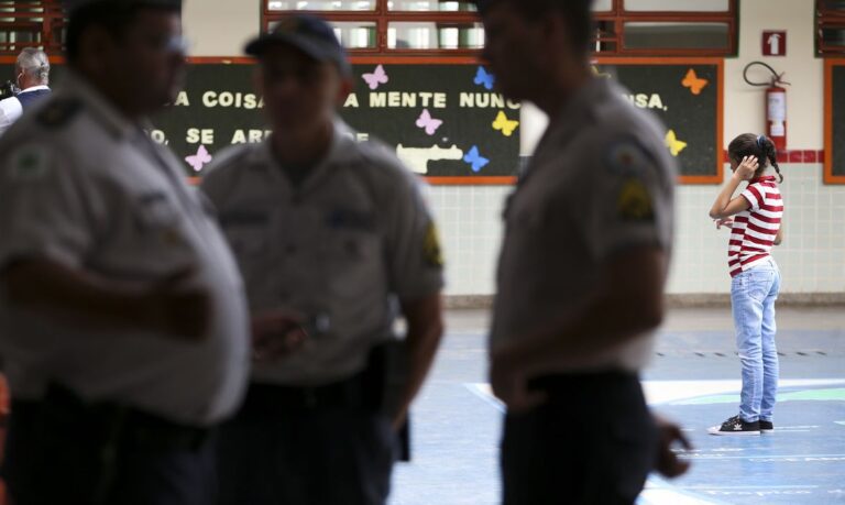 Primeiro dia de aulas no CED 01 da Estrutural, uma das escolas públicas do DF onde foi implementado o modelo cívico-militar.