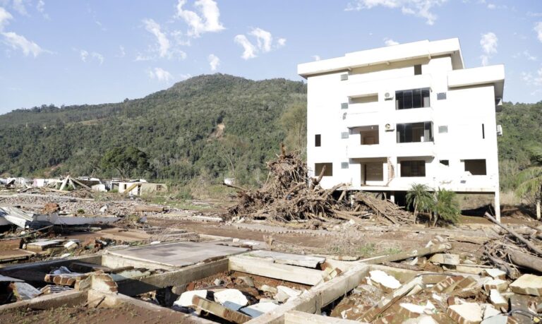 Muçum (RS), 22/06/2024 - Edifício destruído após enchente que atingiu toda a região. Foto: Bruno Peres/Agência Brasil