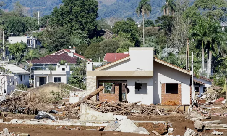 Roca Sales (RS), 22/06/2024 -  Casas destruídas após enchente que atingiu toda a região. Foto: Bruno Peres/Agência Brasil