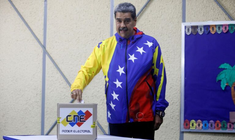 Venezuelan President Nicolas Maduro votes during presidential election in Caracas, Venezuela July 28, 2024. REUTERS/Fausto Torrealba