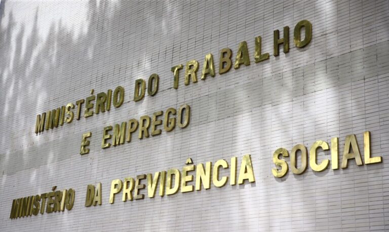 Brasília (DF), 10/04/2023 - Fachada do ministério do Trabalho e Emprego e do ministério da Previdência Social.