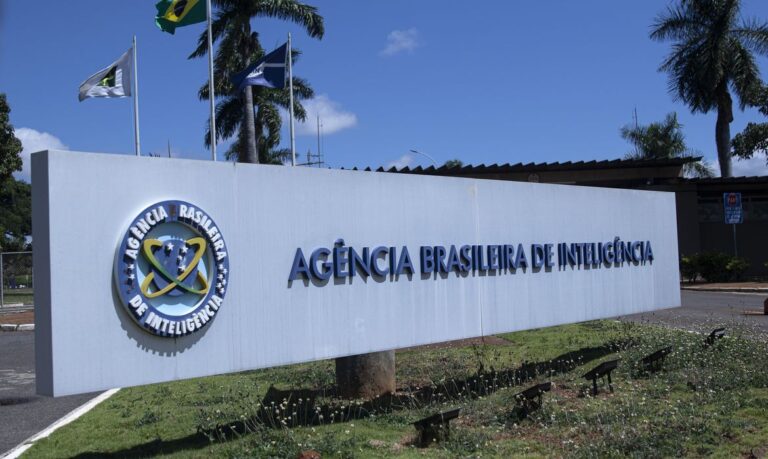 Brasília 02/03/2023 - Fachada do prédio da Agência Brasileira de Inteligência (Abin).
O presidente Luiz Inácio Lula da Silva transferiu a Agência Brasileira de Inteligência (Abin) do Gabinete de Segurança Institucional (GSI) para a Casa Civil, pasta chefiada pelo ministro Rui Costa. O decreto com a mudança foi publicado no Diário Oficial da União desta quinta-feira (2).
Foto: Antonio Cruz/Agência Brasil