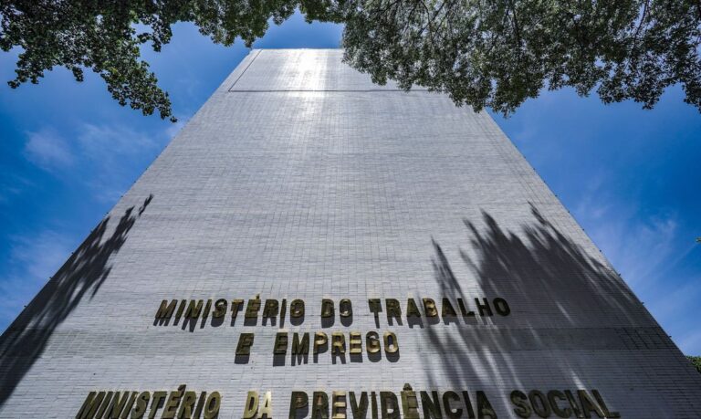 Brasília (DF), 11/10/2023, Prédio do Ministério do Trabalho e Emprego e também do ministério da Previdência Social, na Esplanada dos Ministérios em Brasília.  Foto: Rafa Neddermeyer/Agência Brasil