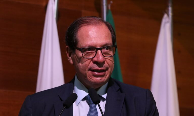 Rio de Janeiro, 04/12/23 - O ministro do Superior Tribunal de Justiça, Luis Felipe Salomão, fala durante seminário. EBC e FGV realizam seminário sobre desinformação, inteligência artificial e democracia, na sede da Fundação Getúlio Vargas, zona sul da cidade. Foto: Tânia Rêgo/Agência Brasil