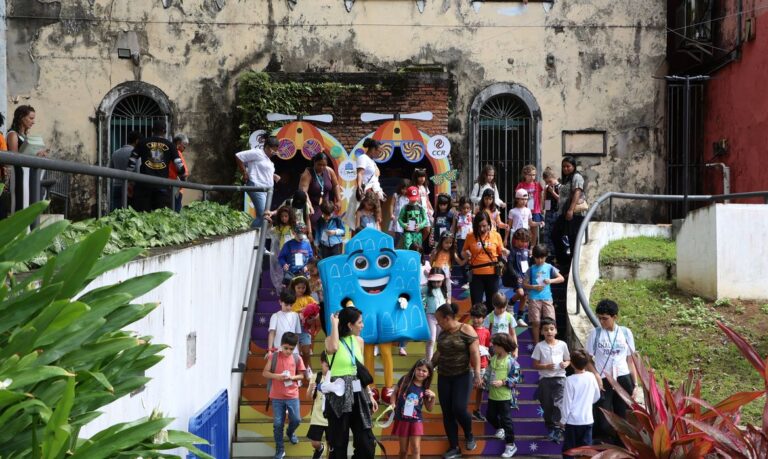 Salvador (BA), 08-08-2024 - Programação infantil do espaço Mabel Velloso durante a Festa Literária Internacional do Pelourinho - Flipelô, no Largo das Artes. Foto: Rovena Rosa/Agência Brasil