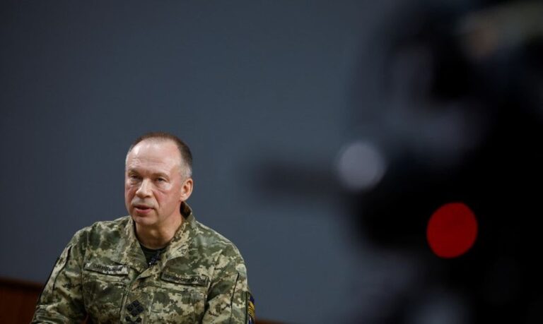 Coronel-general Oleksandr Syrskyi na região de Kharkiv
 12/1/2024    REUTERS/Valentyn Ogirenko