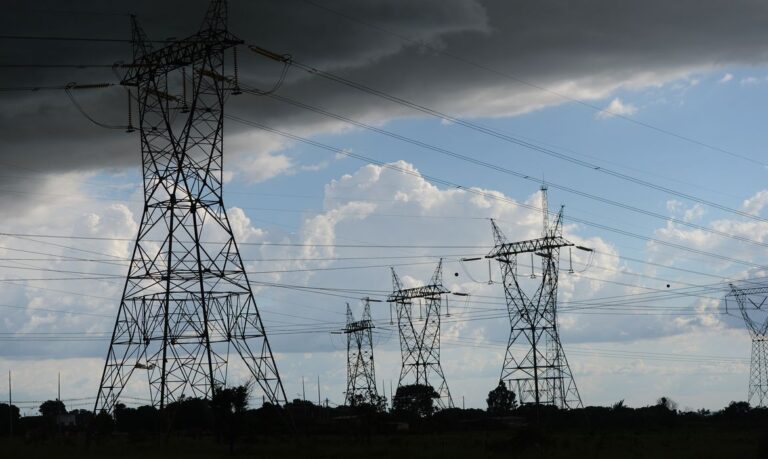 Linhas de transmissão de energia do sistema elétrico nacional (Fábio Rodrigues Pozzebom/Agência Brasil)