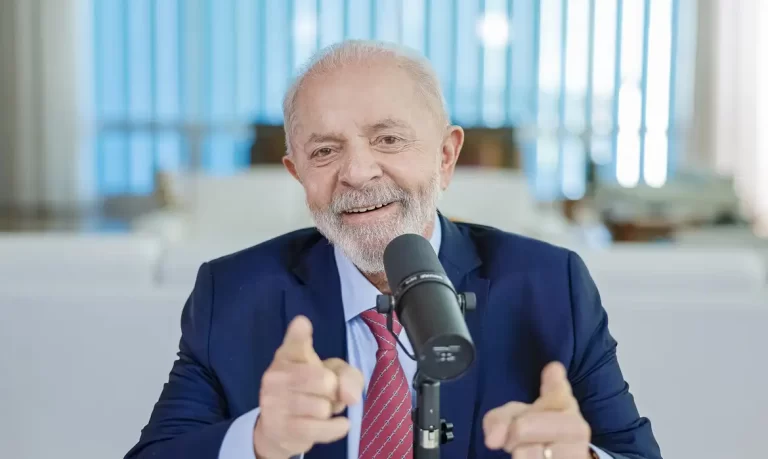 Brasília (DF), 11/09/2024 - Presidente da República, Luiz Inácio Lula da Silva, durante entrevista à Rádio Norte FM, no Palácio da Alvorada. Foto: Ricardo Stuckert/PR