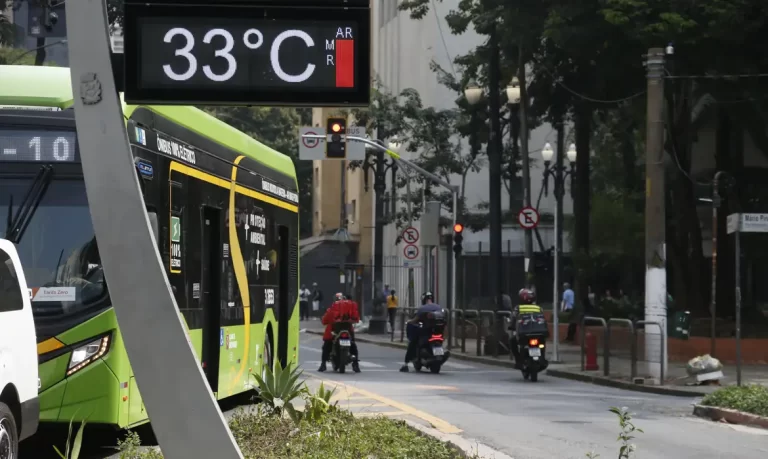 São Paulo (SP) 10/09/2024 Cidade de São Paulo pelo segundo dia consecutivo tem alta temperatura e qualidade do ar ruim.

Foto: Paulo Pinto/Agencia Brasil