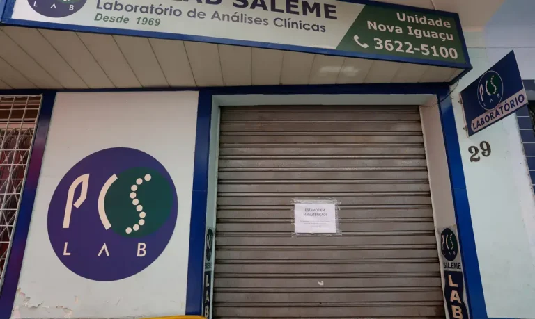 Nova Iguaçu (RJ) 12/10/2024 - A sede do PCS Lab Saleme, laboratório de análises clínicas interditado pela Anvisa para investigação da infecção de pacientes transplantados pelo vírus HIV, a partir de exames falso-negativos de doadores. Foto: Fernando Frazão/Agência Brasil