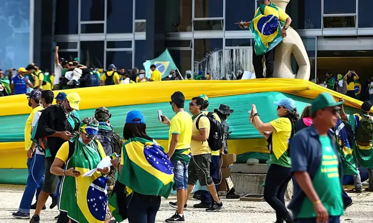 Brasília-DF, 08/01/2023, Manifestantes invadem o Congresso, o STF e o Palácio do Planalto em 08 de Janeiro de 2023. Foto: Marcelo Camargo/Agência Brasil