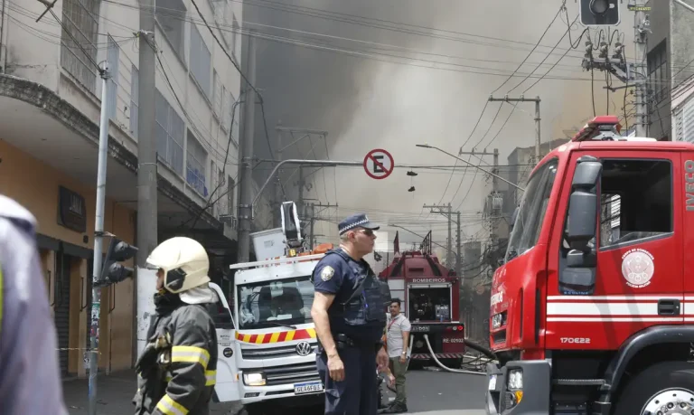 São Paulo (SP), 30/10/2024 - Incêndio de grandes proporções atingiu Shopping Center na região do Brás em São Paulo. Foto: Paulo Pinto/Agência Brasil