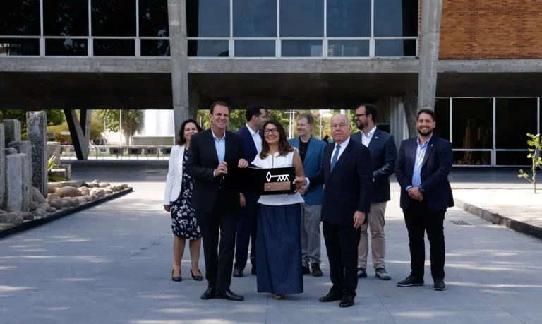 Rio de Janeiro (RJ), 30/10/2024 - O prefeito Eduardo Paes entrega a obra de revitalização do Museu de Arte Moderna (MAM Rio), que vai receber a Cúpula do G20, em cerimônia com  a presença da primeira-dama Janja Lula da Silva e do Ministro das Relações Exteriores, Mauro Vieira. Foto: Tânia Rêgo/Agência Brasil